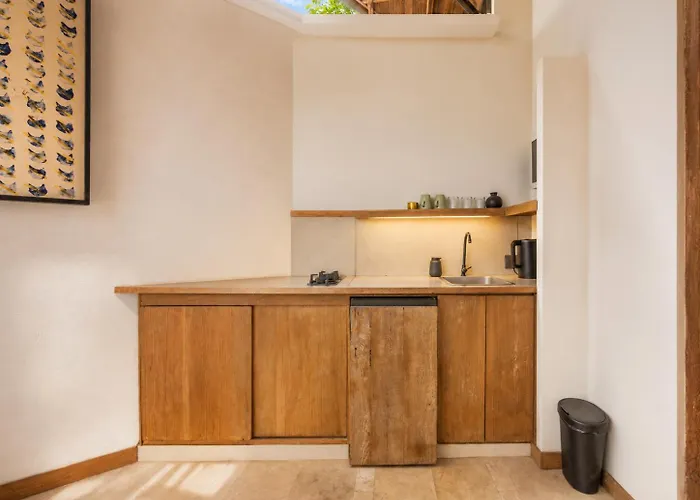 Serene 1br 800 To Echo Beach, With Pool *